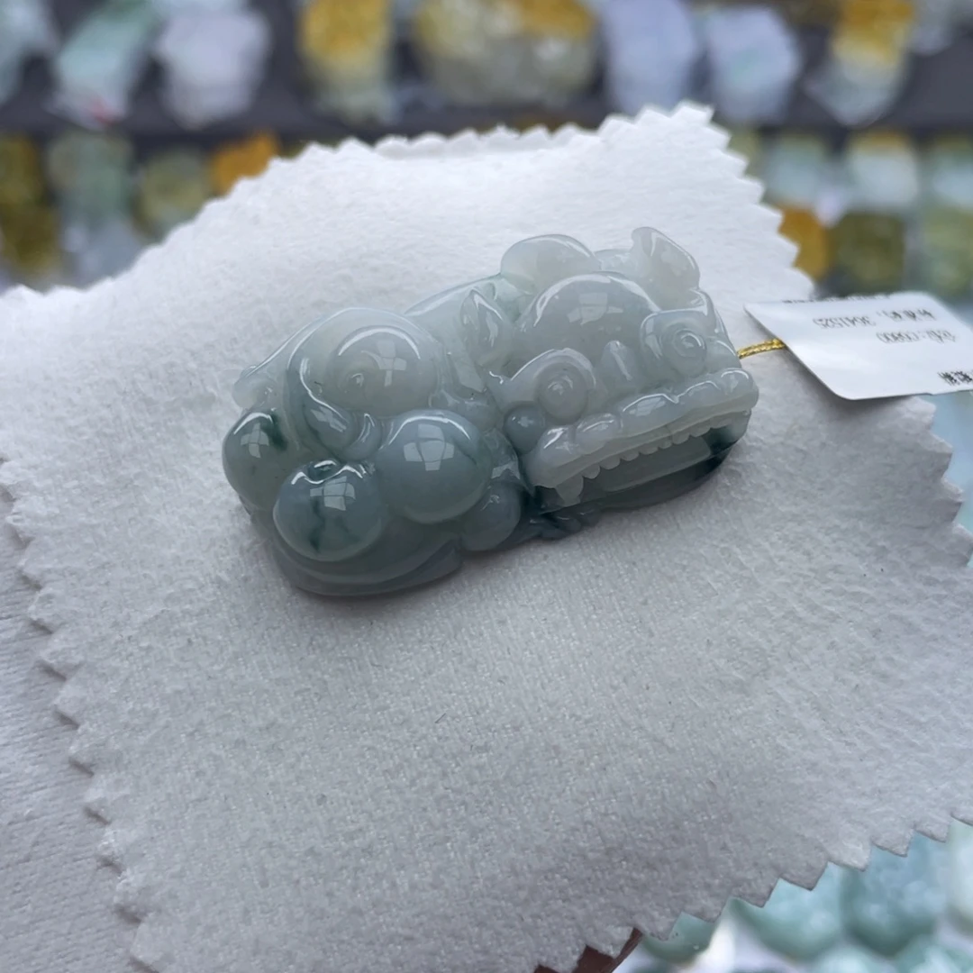 翡翠未镶嵌颈饰貔貅