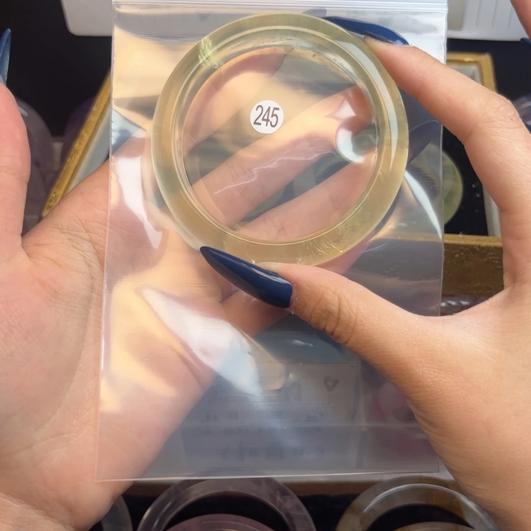 ****未镶嵌水晶手镯手镯57+