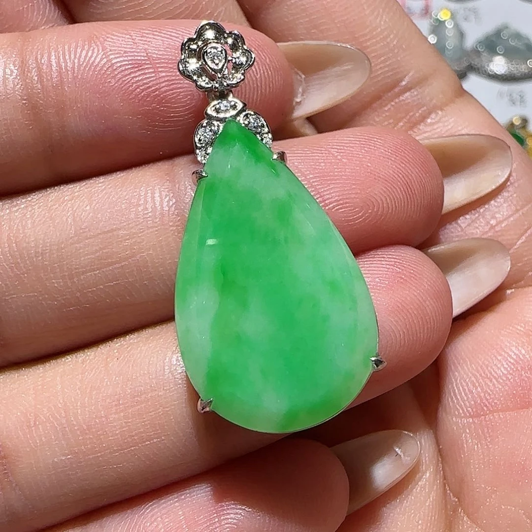 【闪购商品】颈饰18K金镶嵌翡翠天然