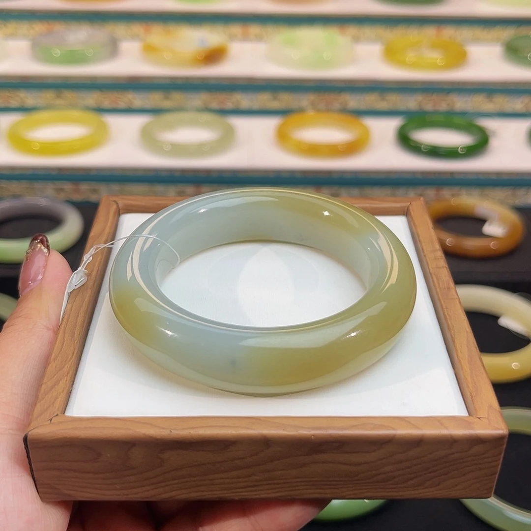 未镶嵌手镯和田玉-蓝糖手镯～蓝胖子