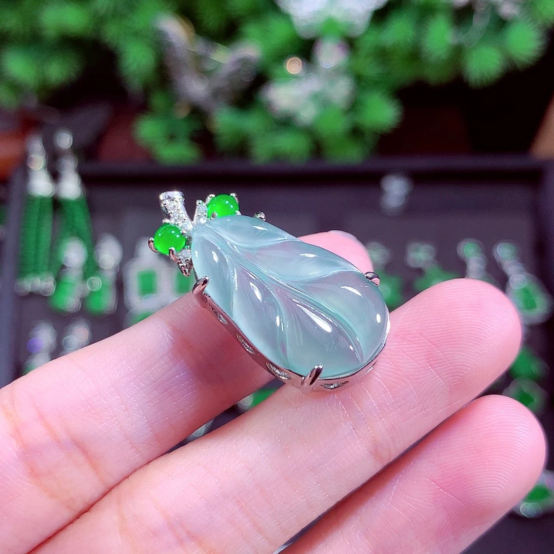 颈饰未镶嵌翡翠天然