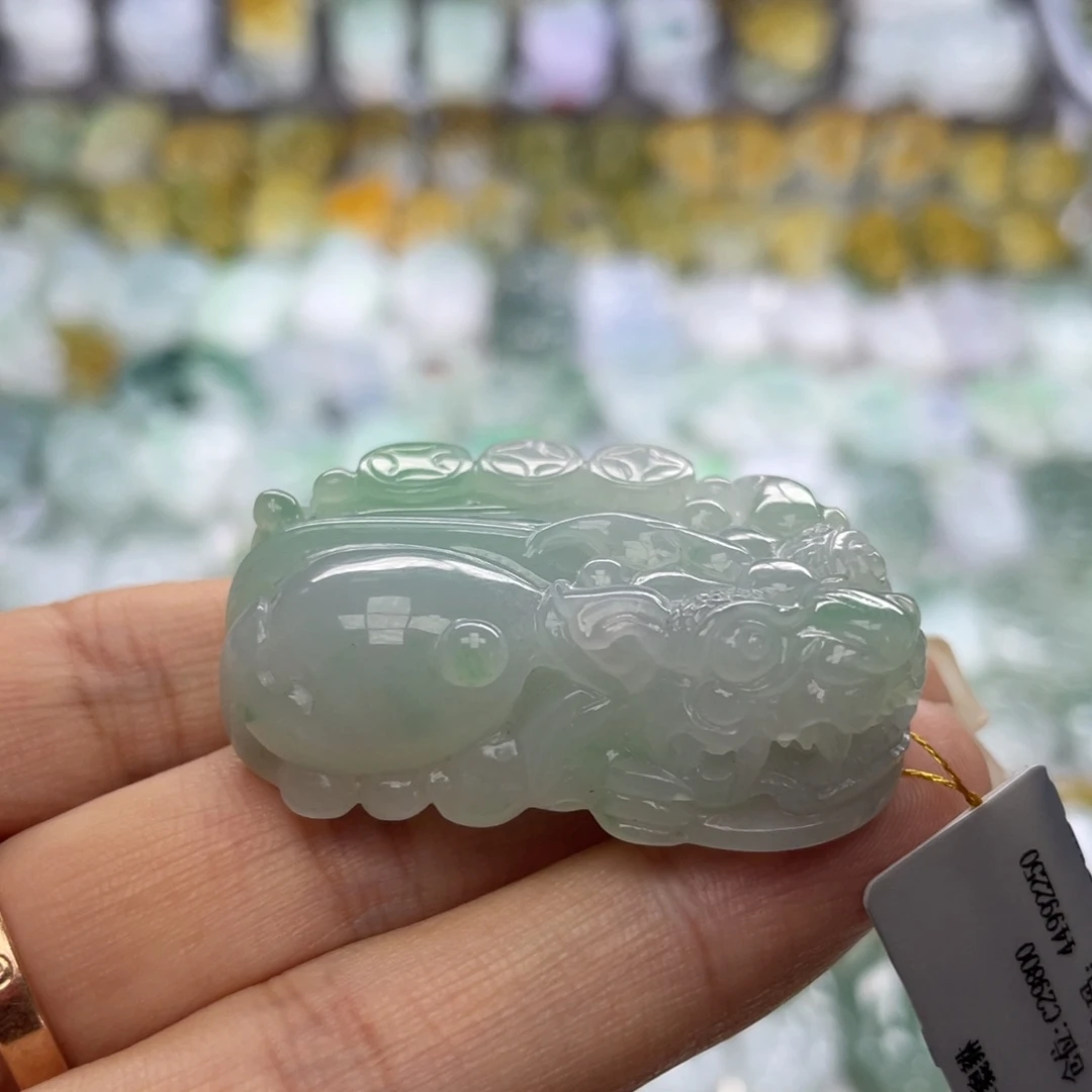 摆***天翡翠未镶嵌颈饰貔貅