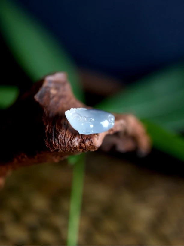 翡翠白冰金蟾裸石