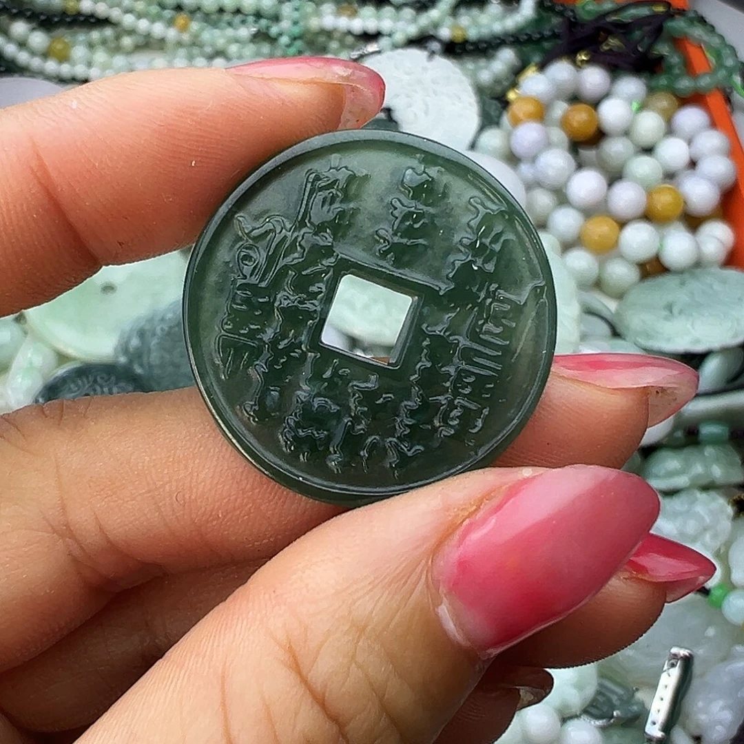 翡翠未镶嵌颈饰富贵