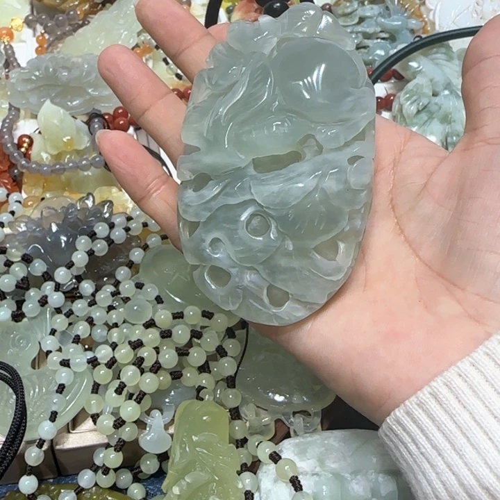 蛇纹石玉吊坠未镶嵌