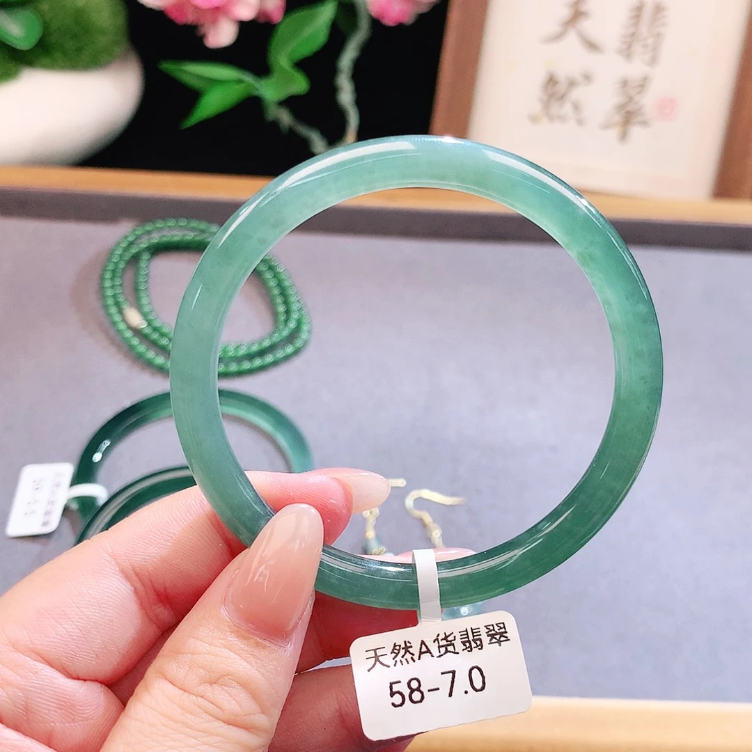 未镶嵌手镯（圆镯）翡翠