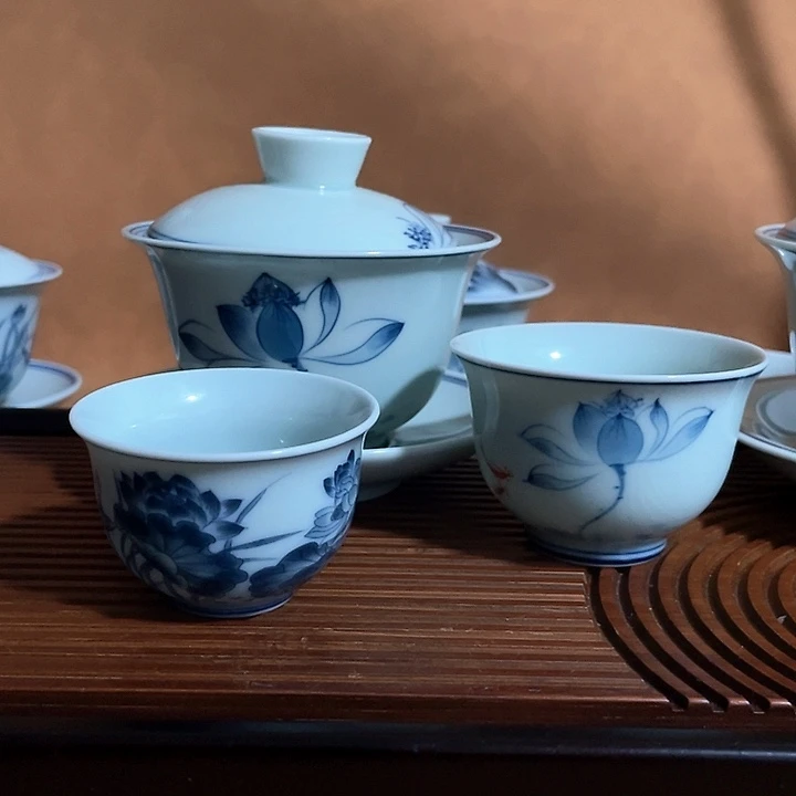 160毫升手绘盖碗加6个复古荷花30杯子加一个60杯子