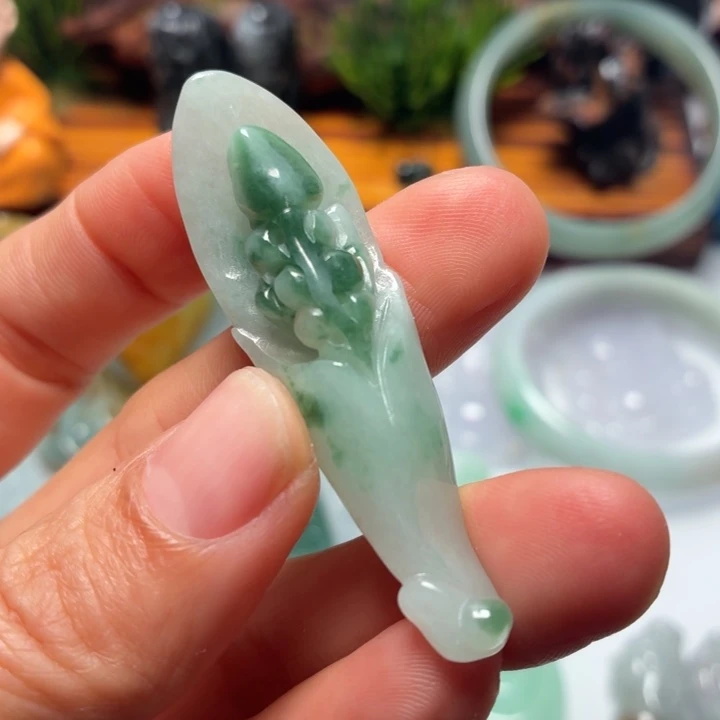 翡翠未镶嵌颈饰翡翠