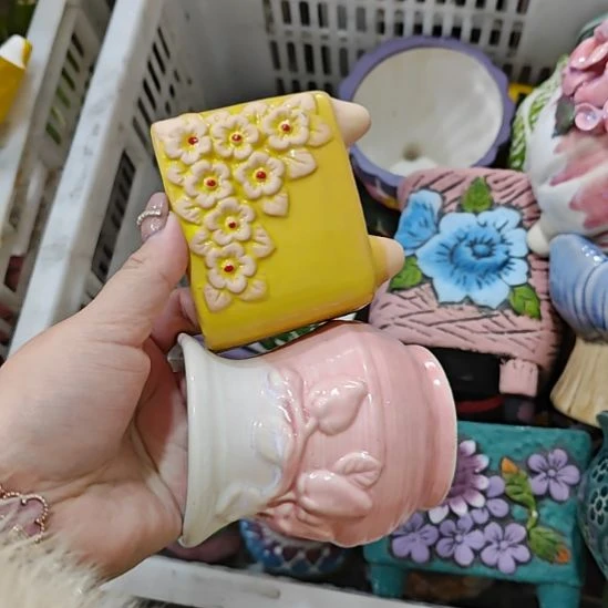 当场拍满15元发货不凑不发，花盆盆口不方不圆有针孔黑点是正常的，