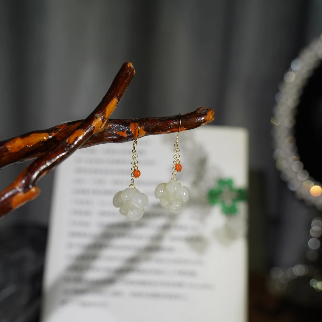 s925和田玉立体荷花耳钩 5260