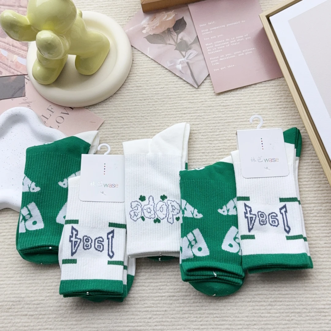WS086 五双绿色休闲简约中筒袜