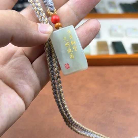 颈饰未镶嵌和田玉（糖玉）