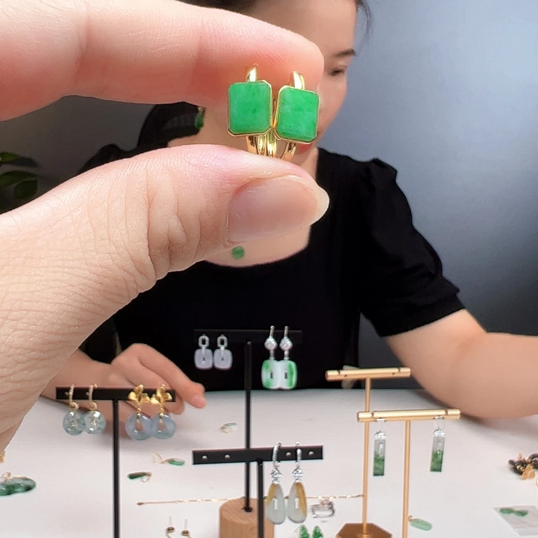 翡翠18K金镶嵌耳饰天然翡翠