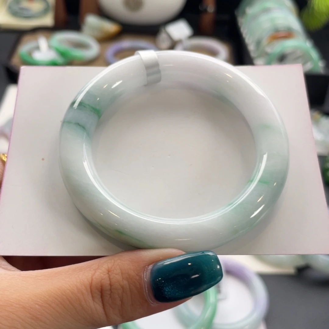 翡翠未镶嵌手镯52圆条纹裂