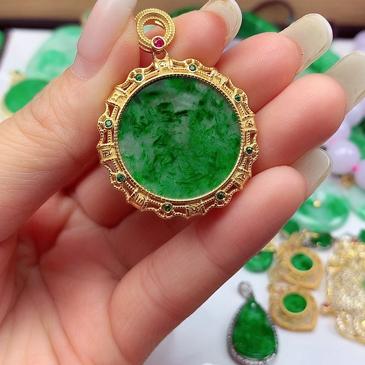 翡翠未镶嵌颈饰翡翠