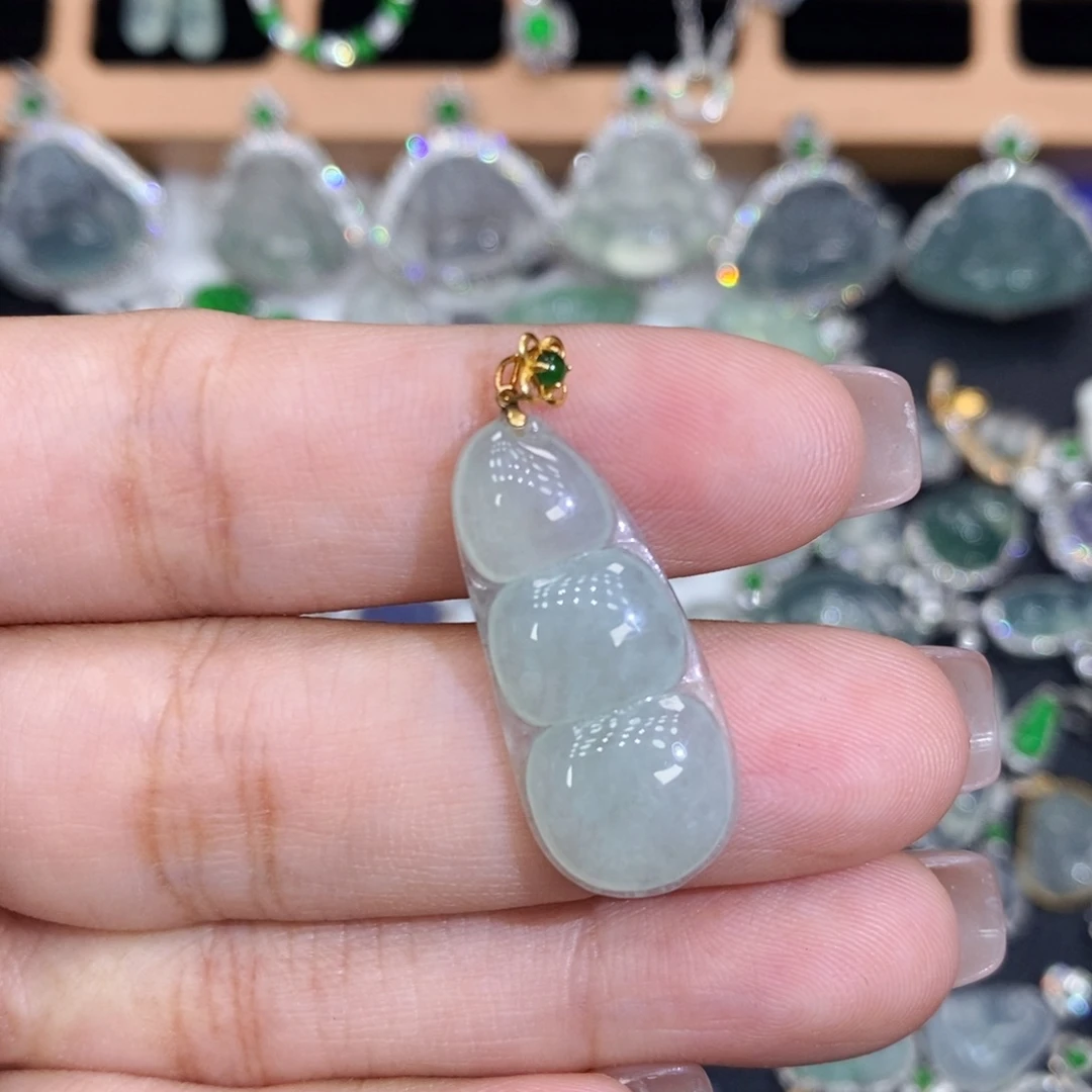 颈饰18K金镶嵌翡翠