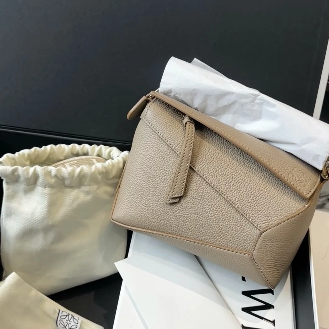 99新 LOEWE/罗意威 青奢荟/几何迷你手提斜挎包/79498