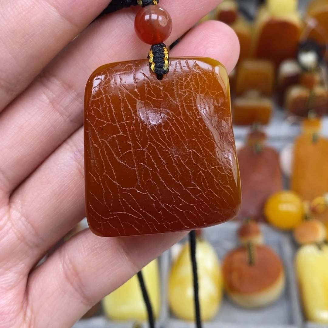 蜜蜡未镶嵌珠宝奇石