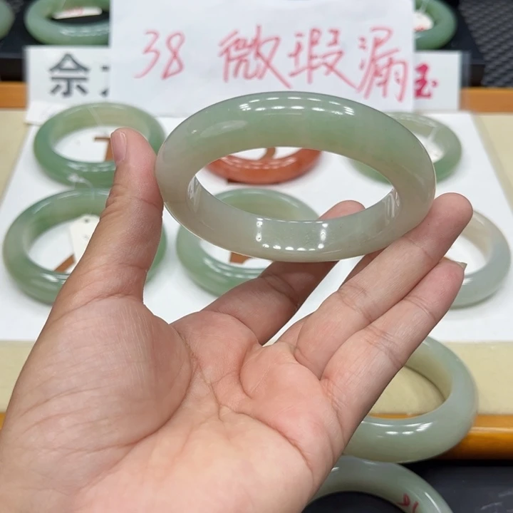 石英质玉手镯未镶嵌仰**空