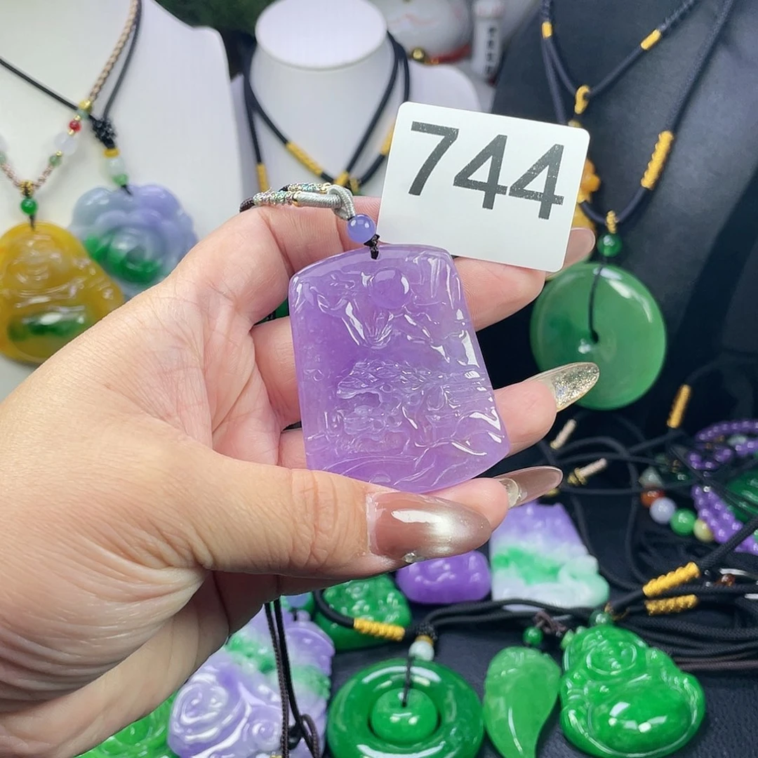 翡翠未镶嵌吊坠(赠链)