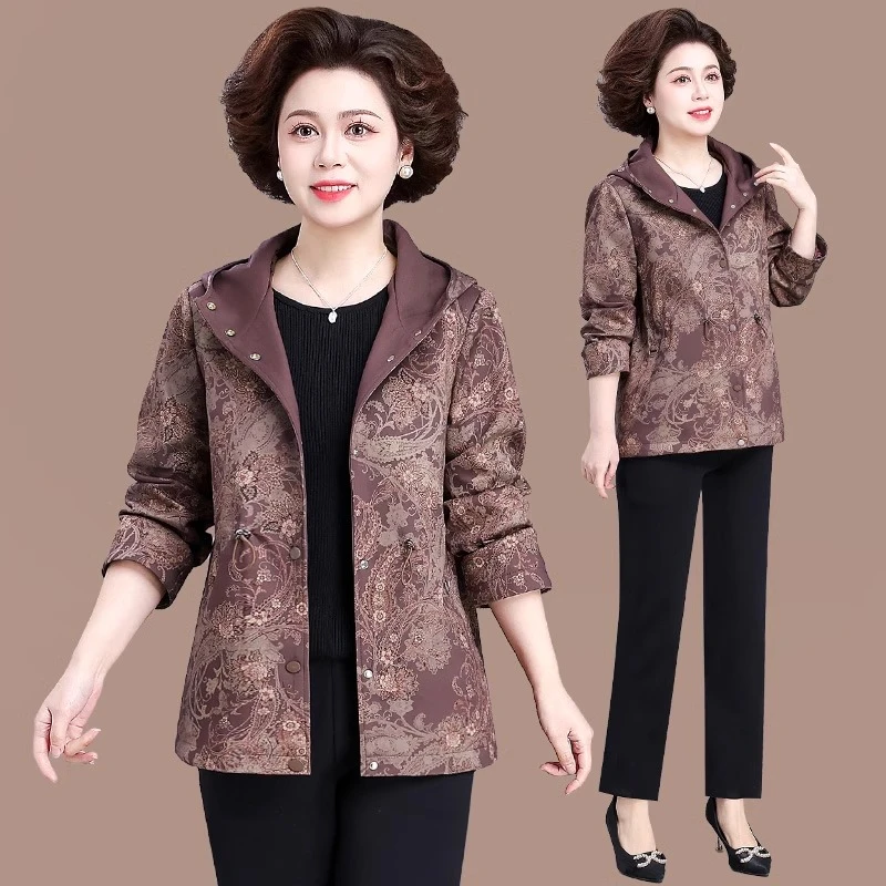 新款洋气大码妈妈装外套时尚宽松中老年秋装女士连帽休闲印花风衣