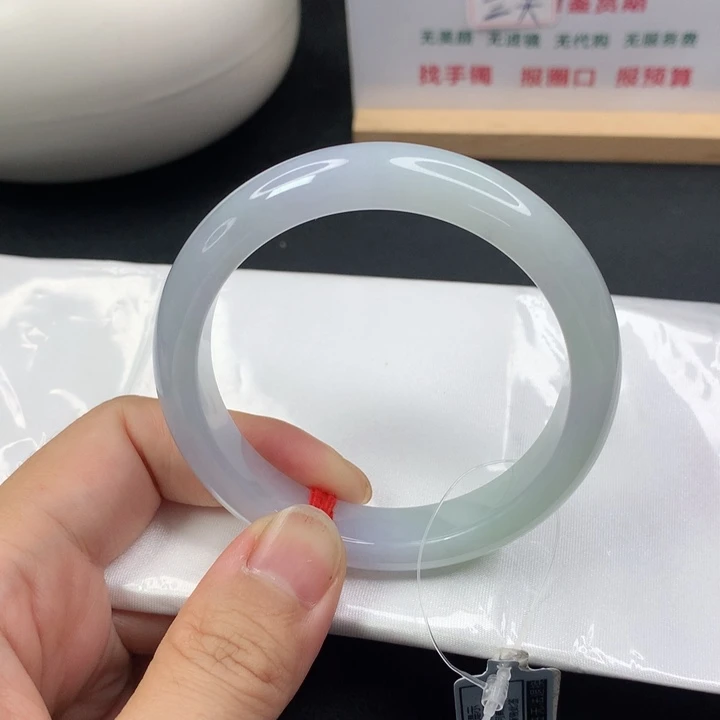 翡翠手镯未镶嵌5556