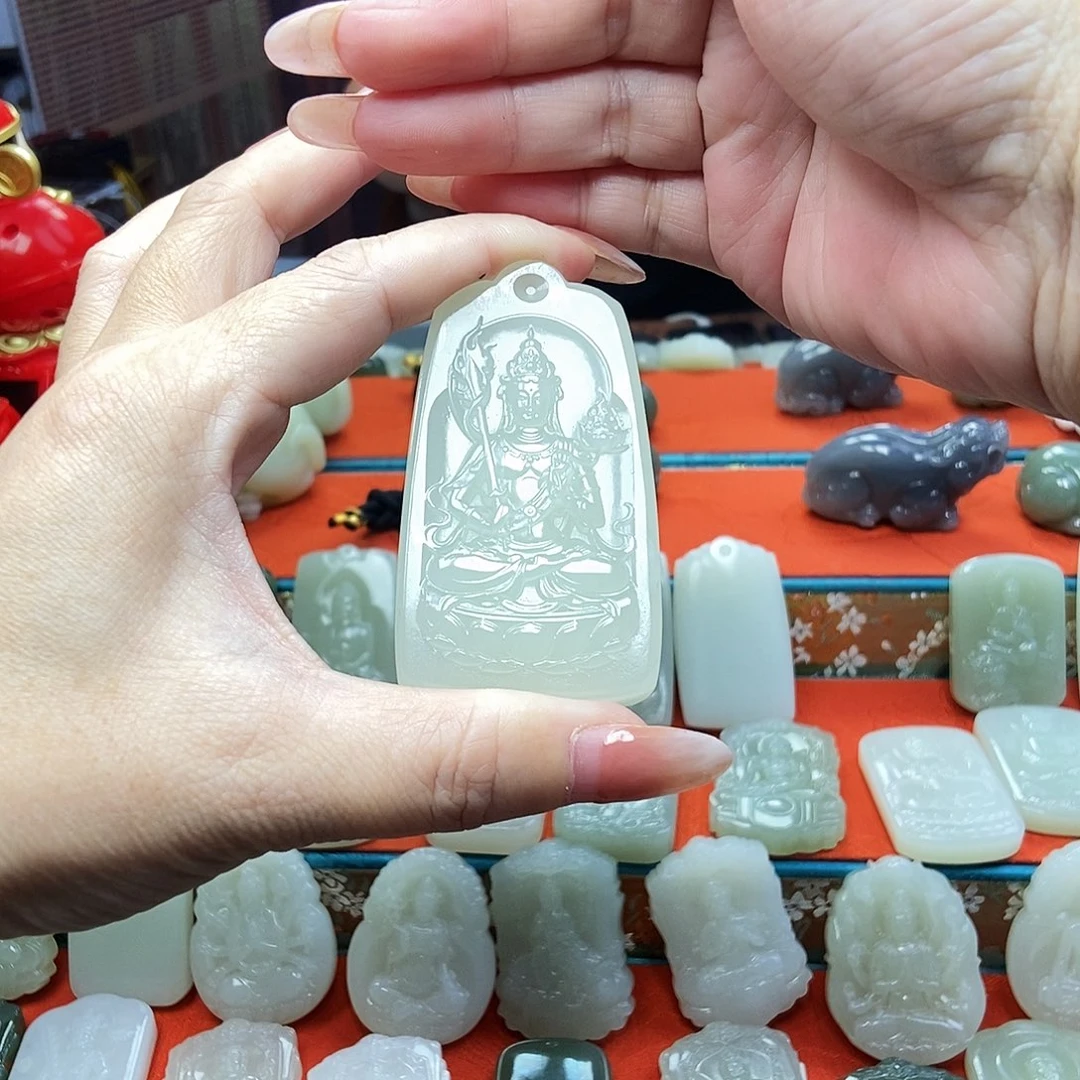 颈饰未镶嵌和田玉兵**下