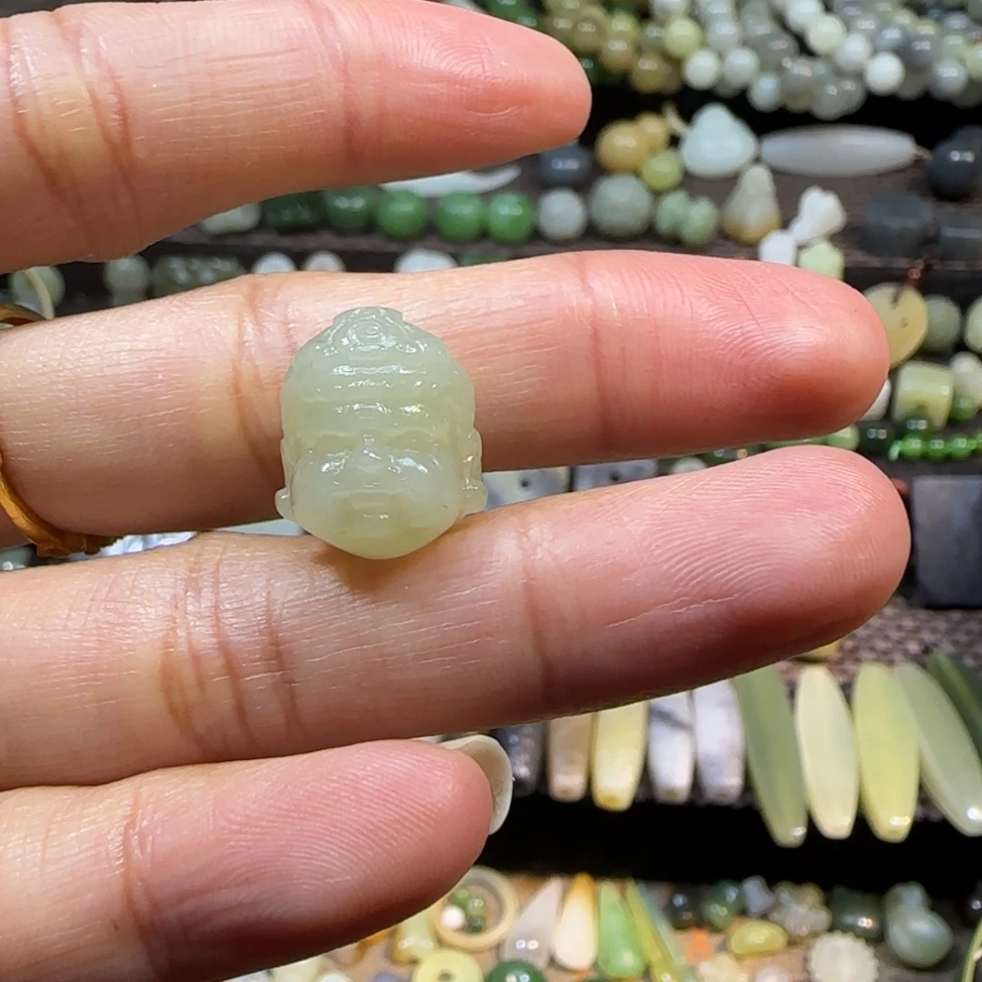 和田玉未镶嵌颈饰黄财神佛头通孔