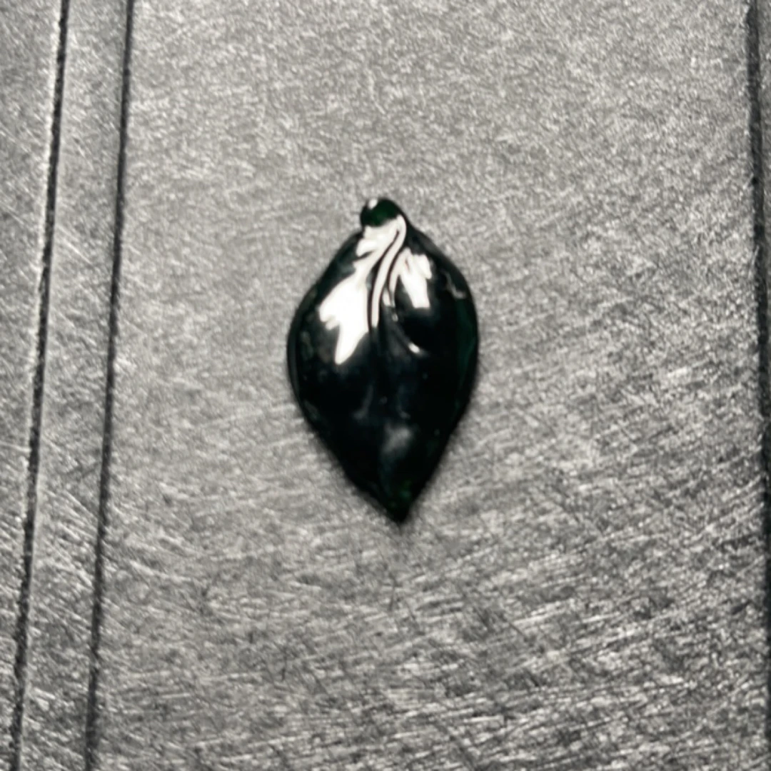 天然翡翠危满绿金枝玉叶