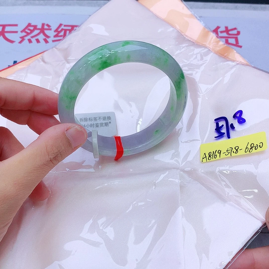 未镶嵌手镯翡翠周****?