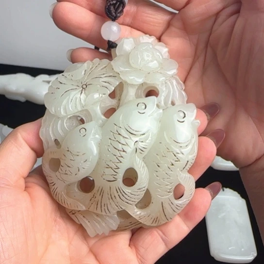 颈饰未镶嵌和田玉（糖玉）