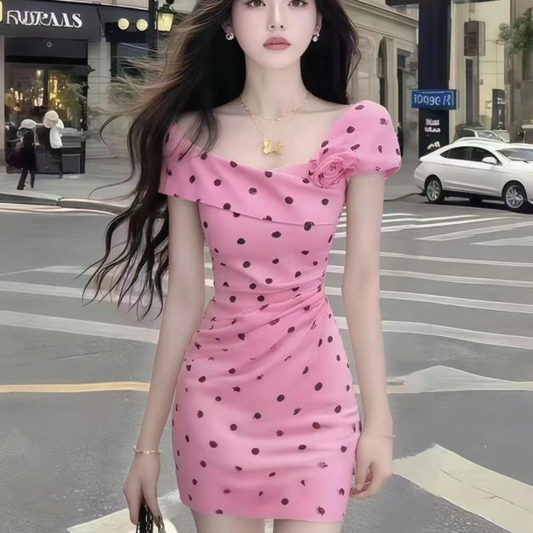 小个子温柔纯欲风不规则修身波点收腰包臀粉色连衣裙女时尚短裙