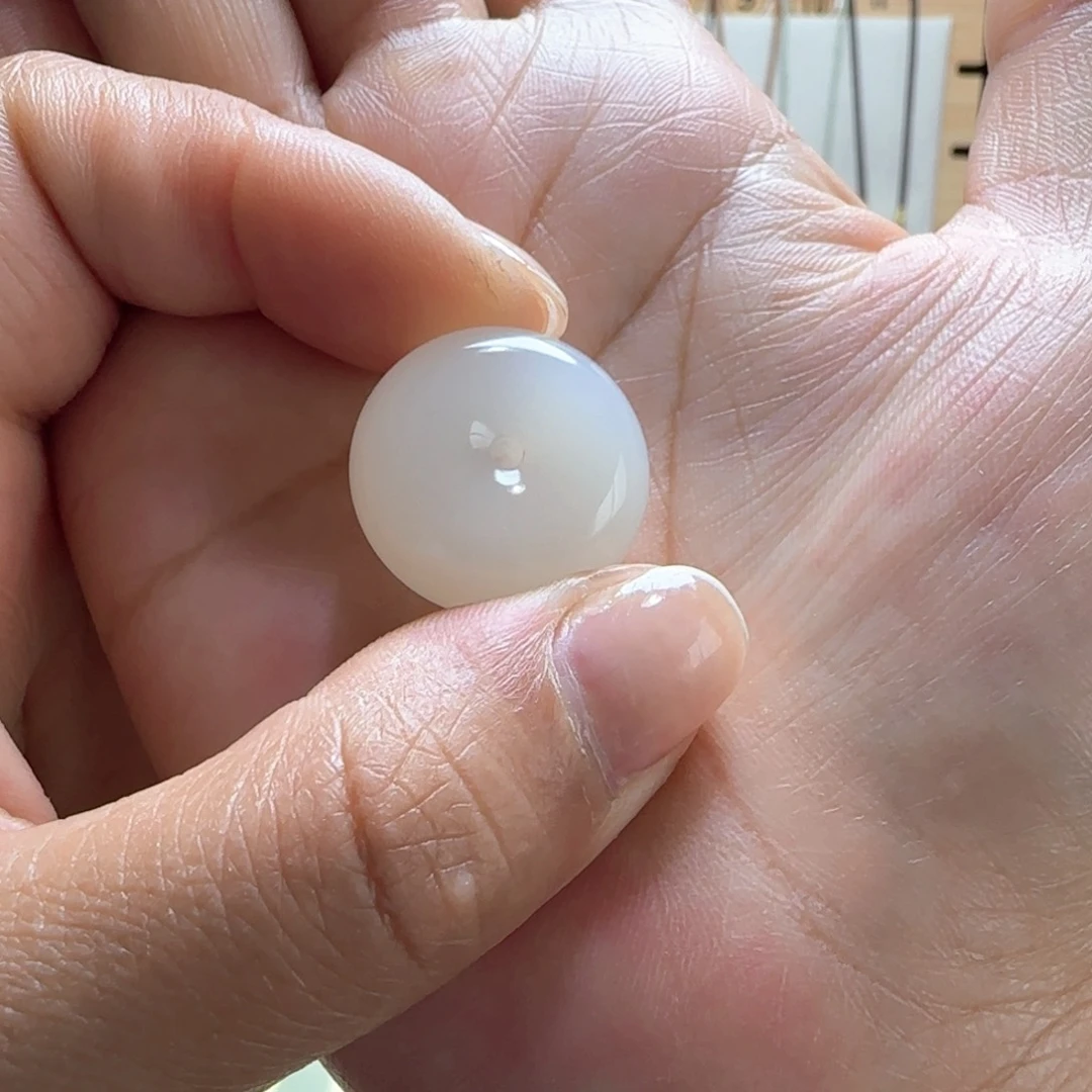 和田玉未镶嵌颈饰言**?