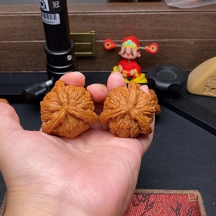 一***深文玩核桃把件白奔