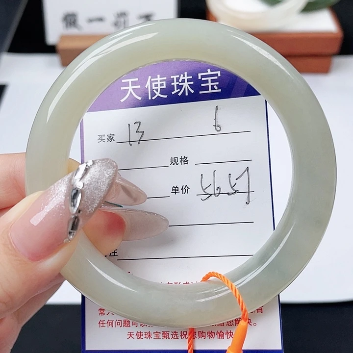 和田玉手镯未镶嵌