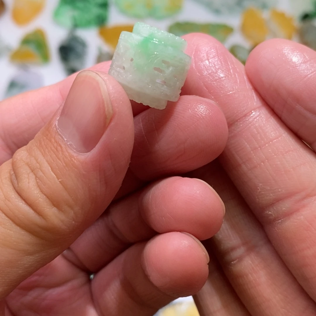定制翡翠未镶嵌吊坠