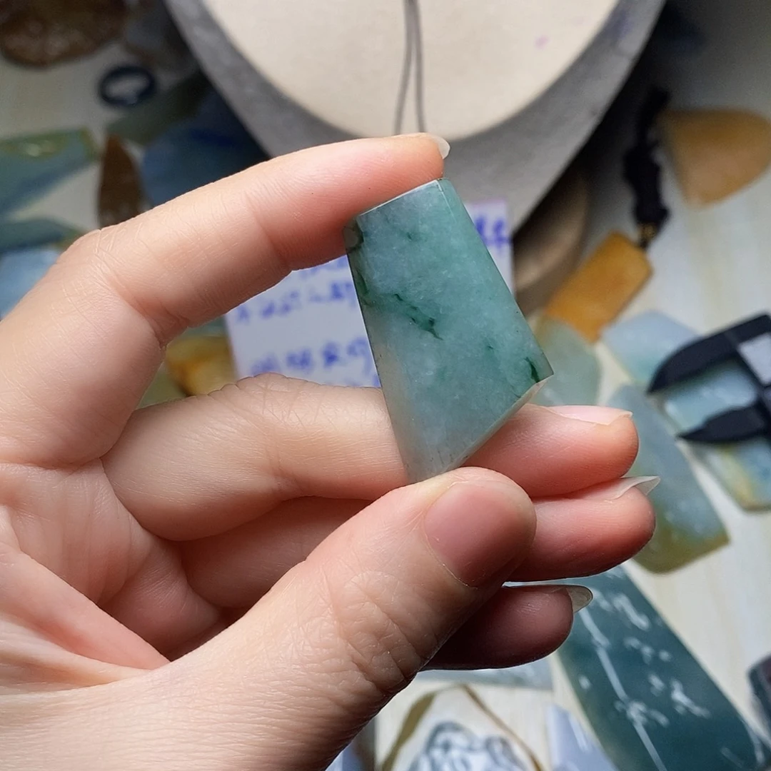 翡翠颈饰未镶嵌已*置天然