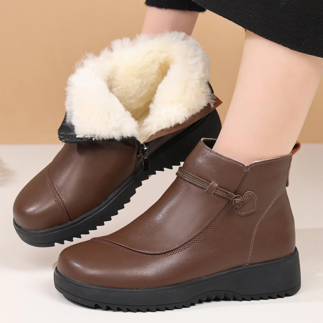 冬季女保暖短靴中年妈妈平底靴子真皮厚底棉鞋中老年羊毛雪地靴