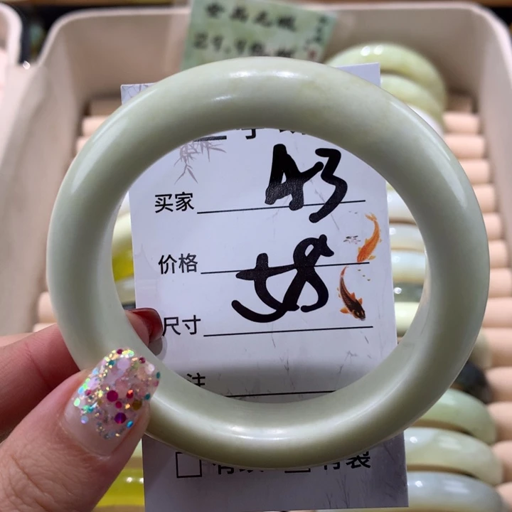 蛇纹石玉手镯未镶嵌