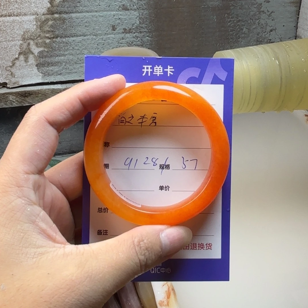 未镶嵌手镯石英质玉肖****?