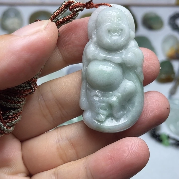 翡翠未镶嵌颈饰站弥勒