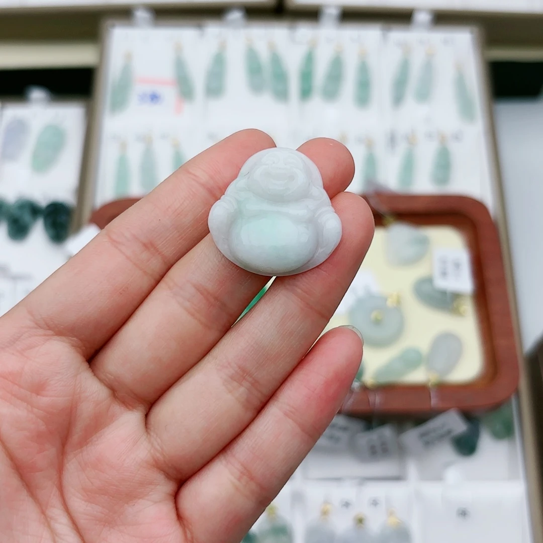 翡翠颈饰未镶嵌佛公