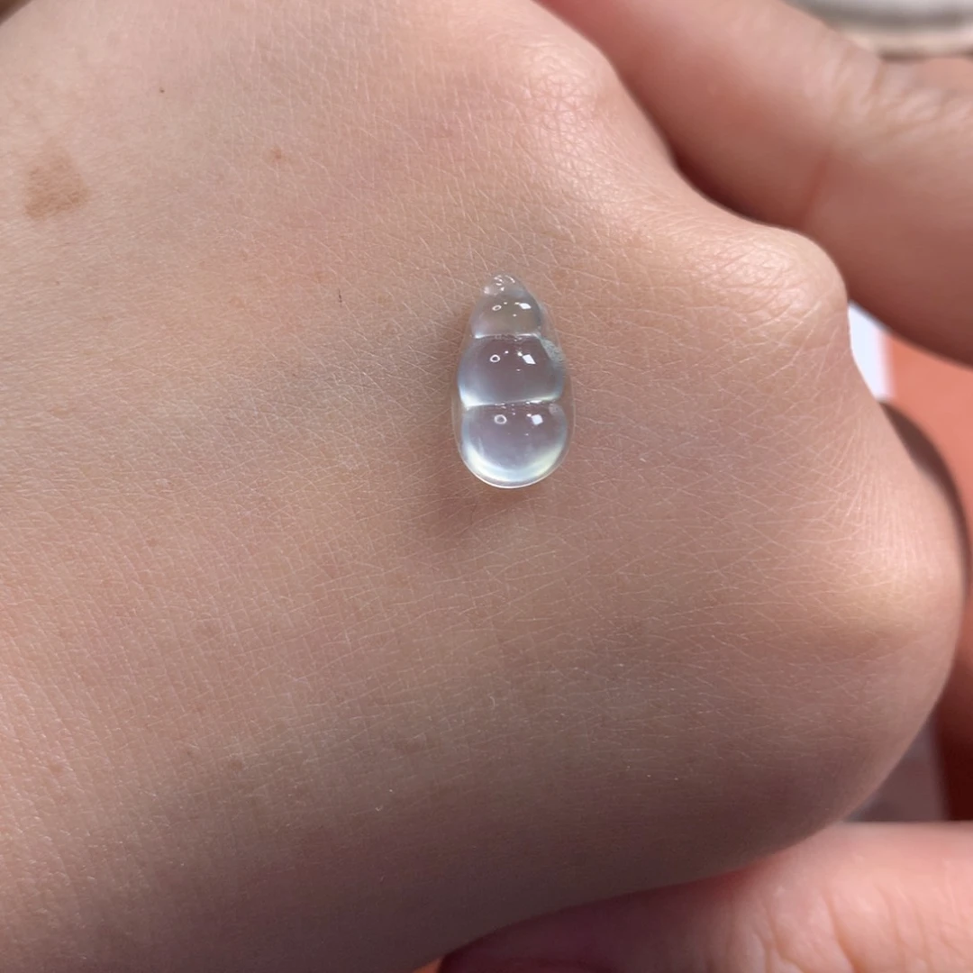 翡翠未镶嵌颈饰飘色豆子