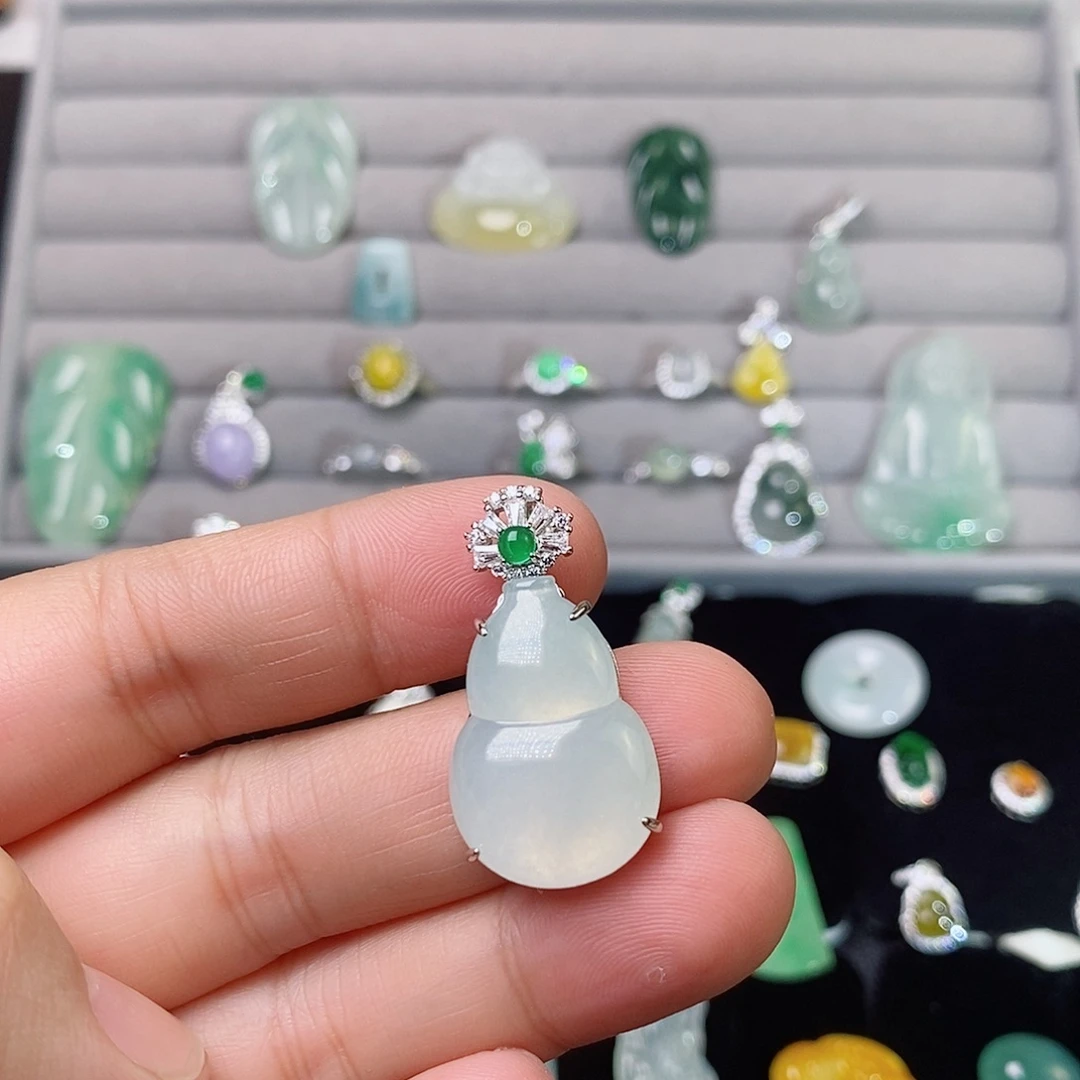 翡翠银S925镶嵌颈饰葫芦
