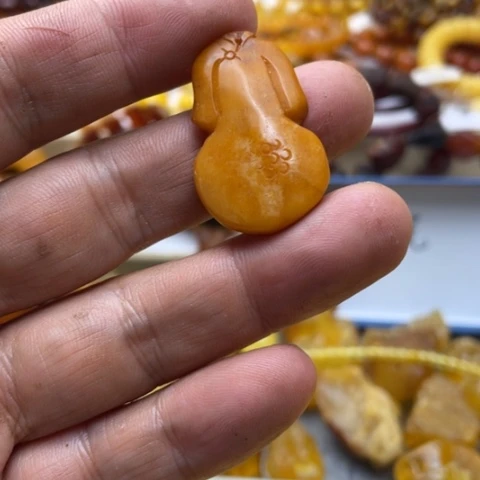 手串蜜蜡未镶嵌吊坠