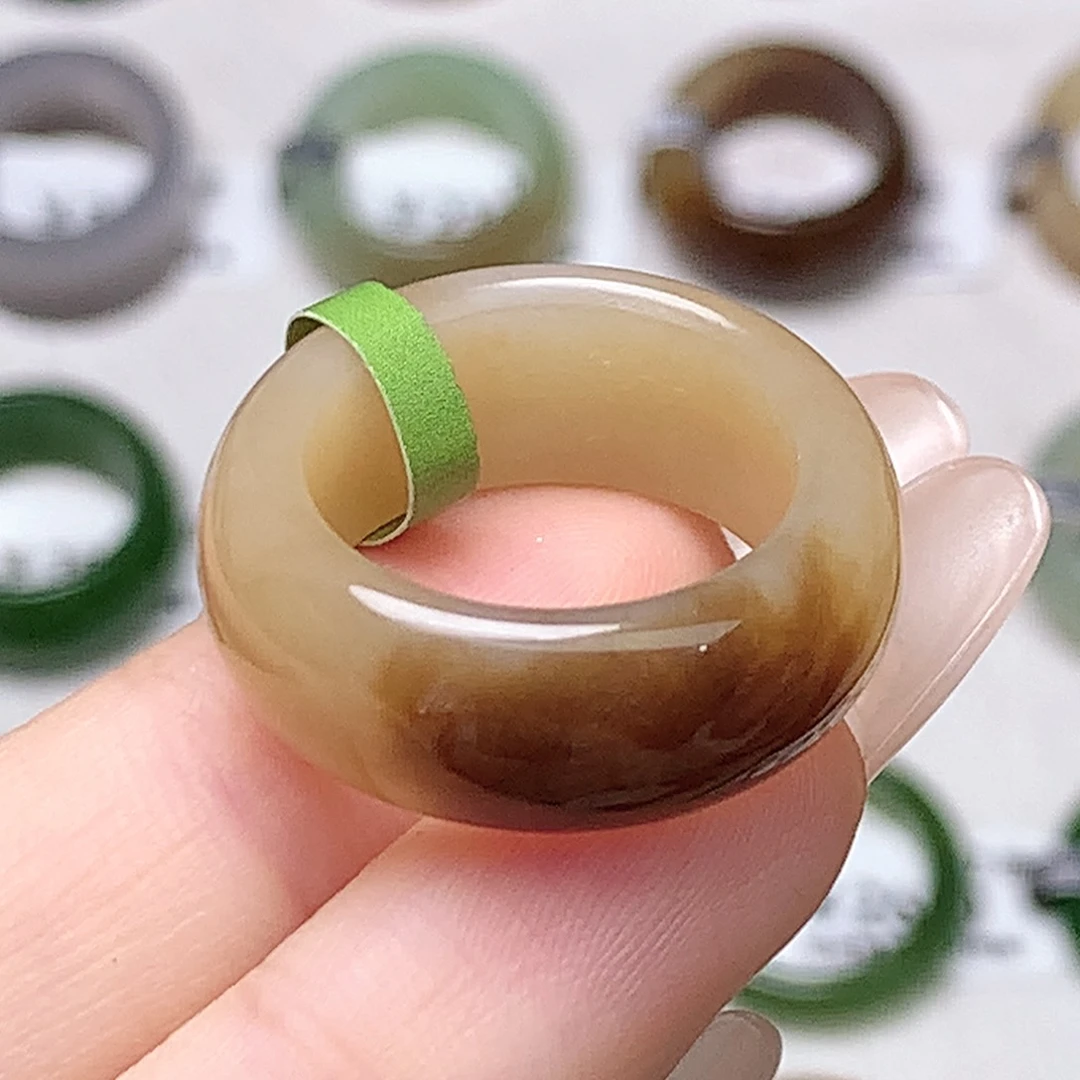 未镶嵌戒指和田玉