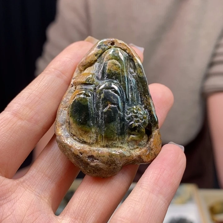 岫岩河磨玉（透闪石质玉）颈饰未镶嵌