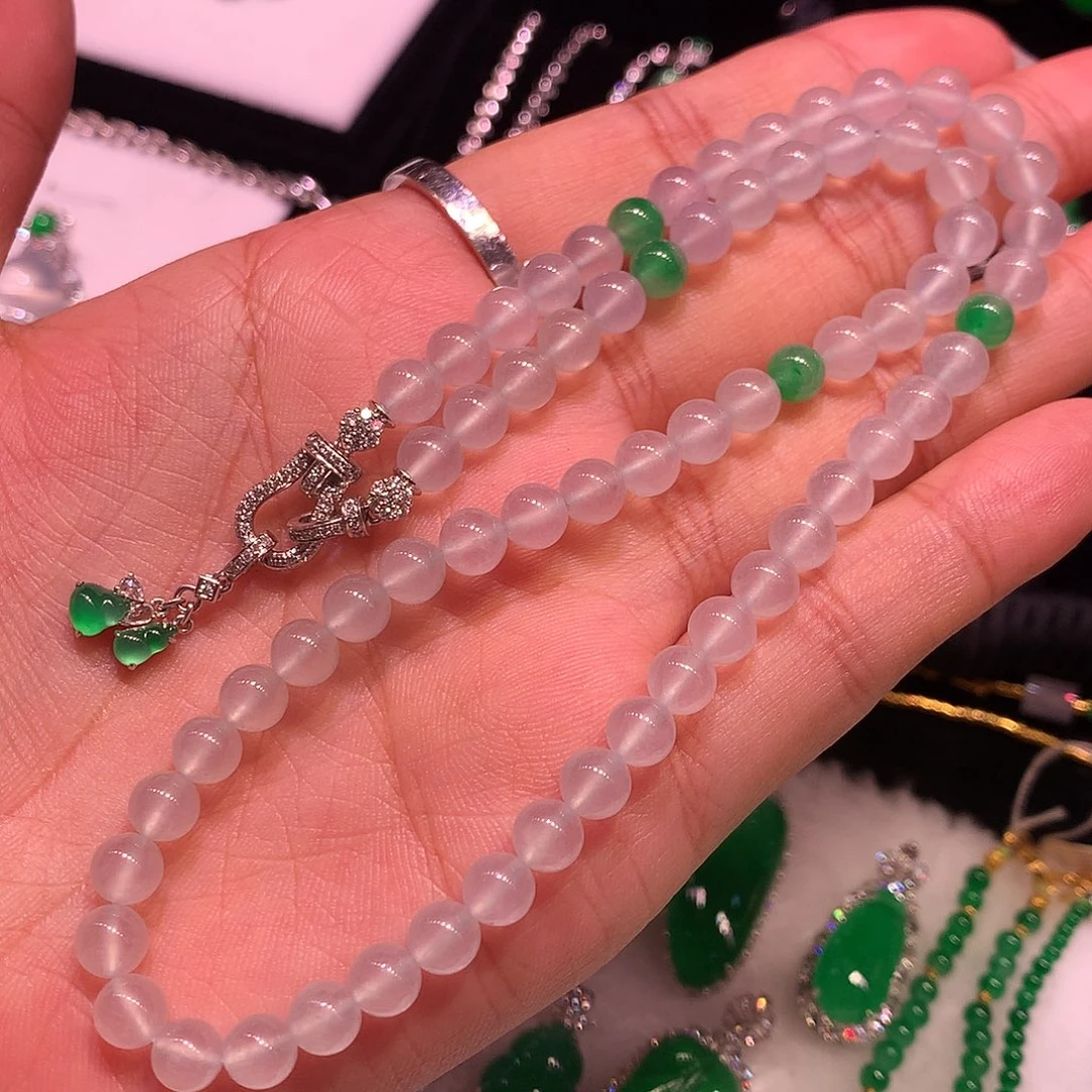 翡翠18K金镶嵌颈饰