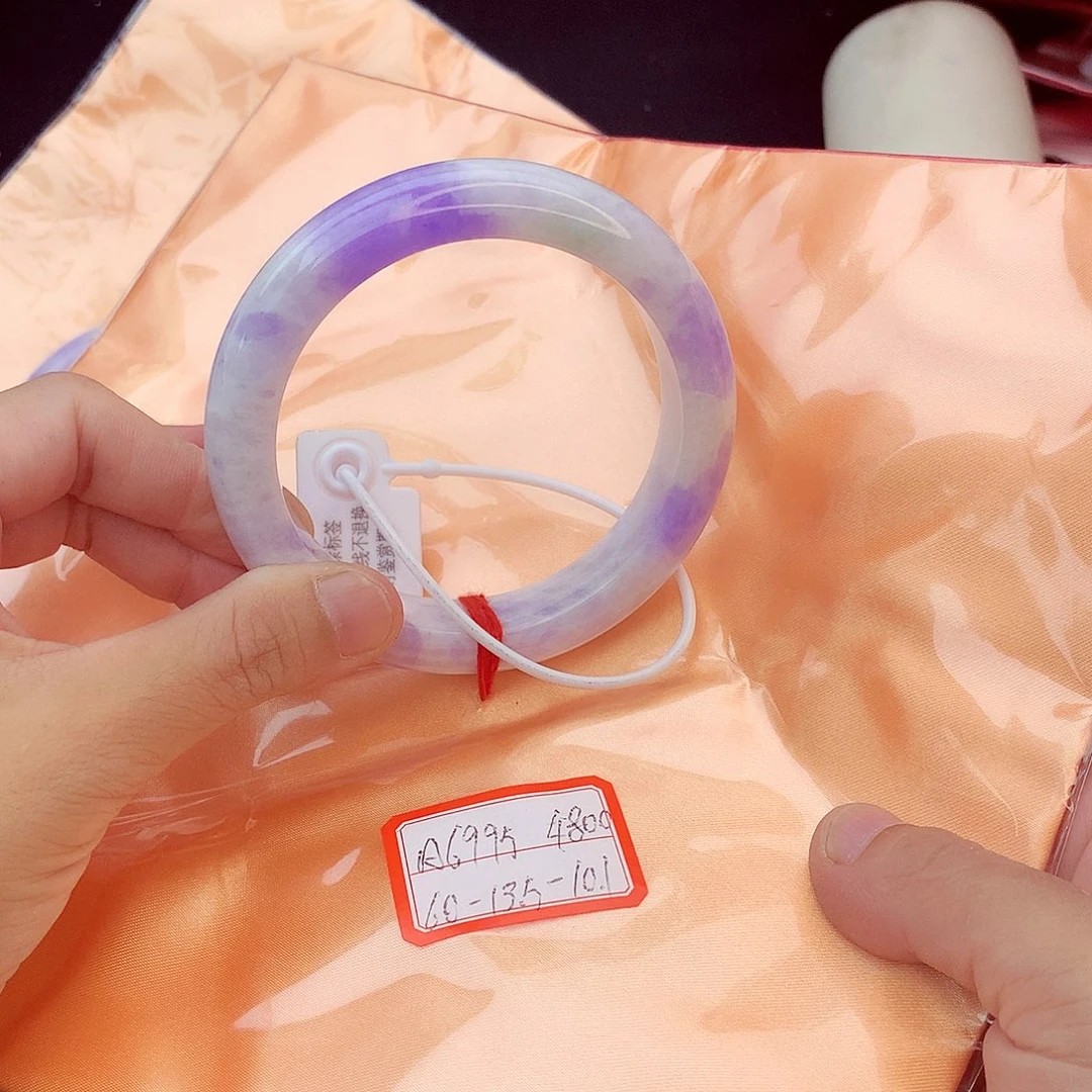 翡翠手镯未镶嵌翡翠