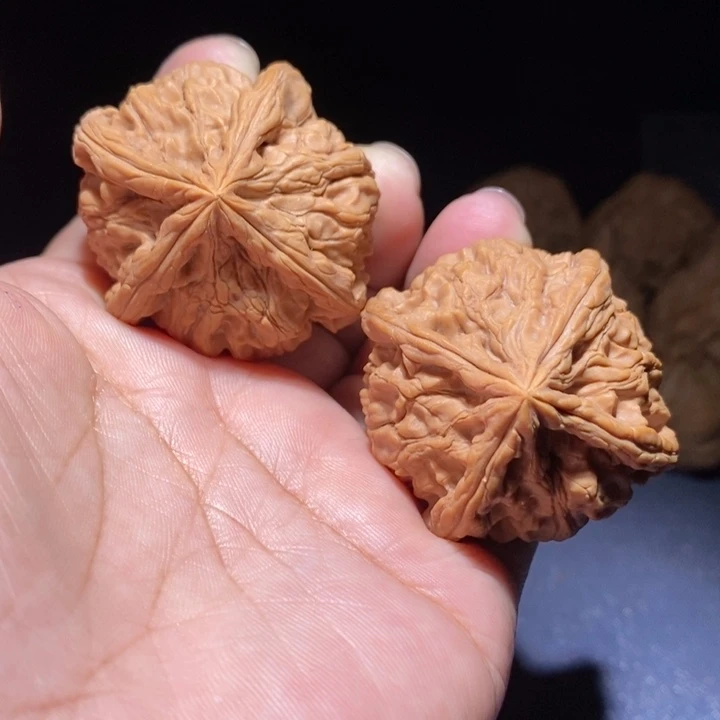 文玩核桃吊坠四楞